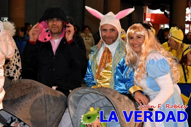 Las avenidas Prolongación y Gran Vía de Caravaca de la Cruz acogieron el Desfile de Carnaval de 2023. La creatividad, el colorido, la música y un ambiente festivo contrarrestaron las inclemencias meteorológicas. 