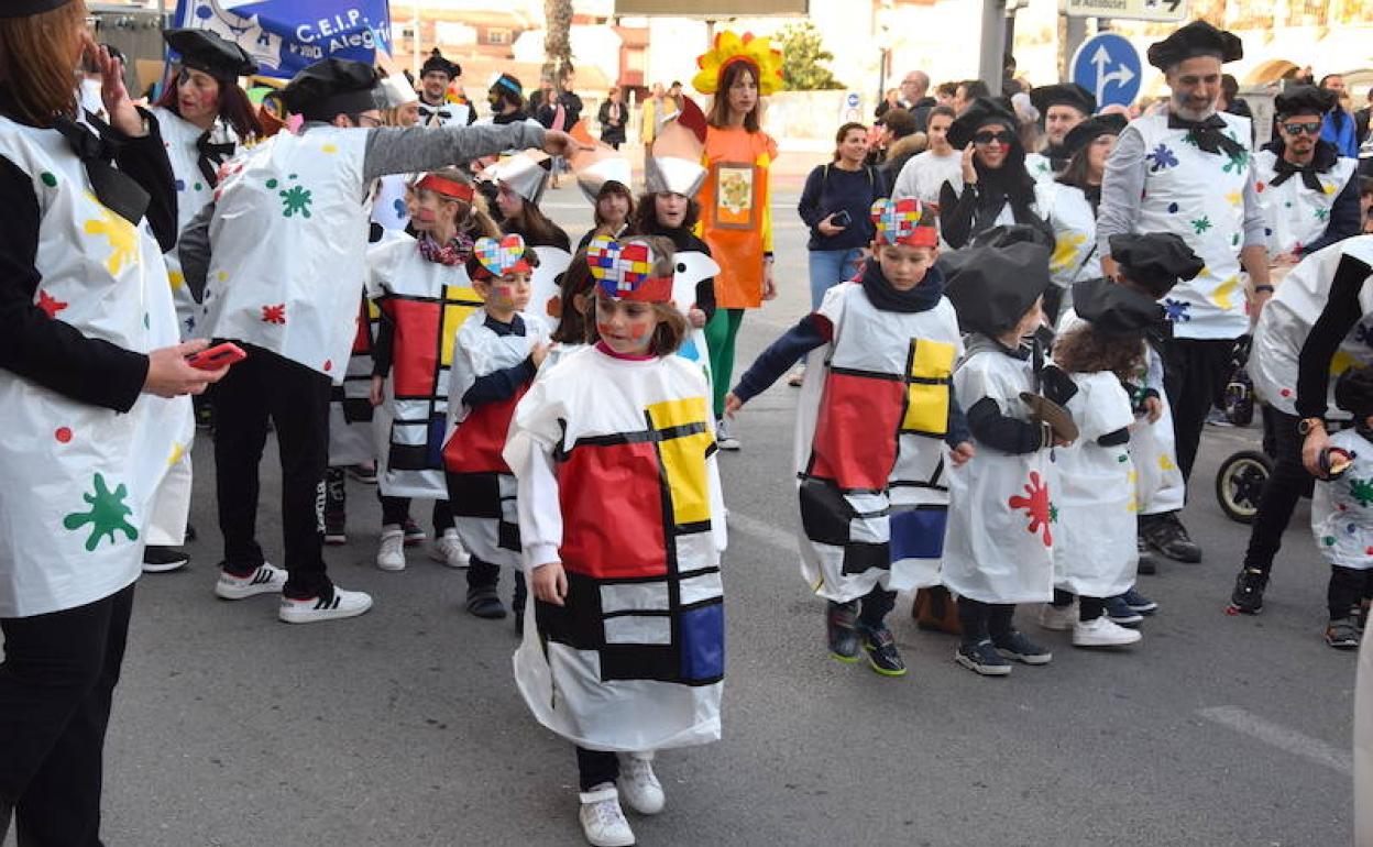 Una de las comparsas locales premiadas, del AMPA del CEIP Villa Alegría. 