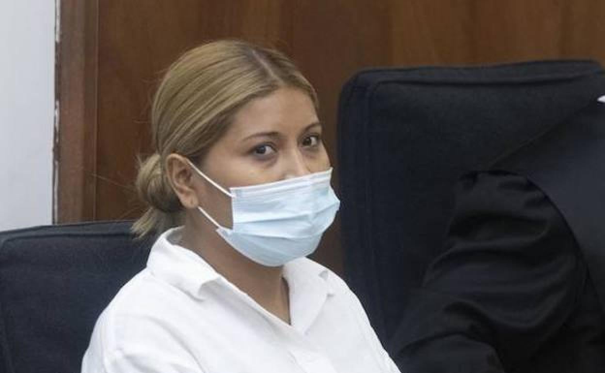 Sofía E. R., la mujer condenada por matar de una cuchillada en el cuello a su marido en San Pedro. 