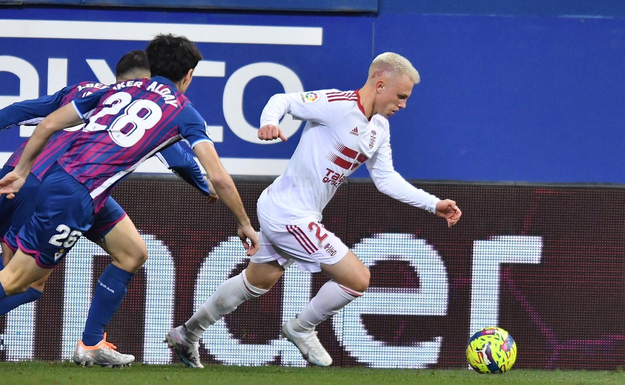 Isak Jansson, en el partido ante el Eibar en Ipurua. 
