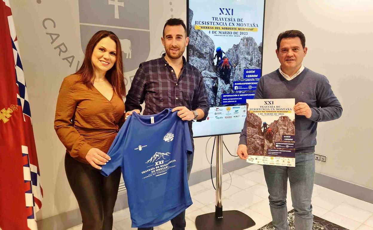 Ana Moreno, Alejandro Medina y Pepe Fdez. Tudela durante la presentación de laTravesía. 