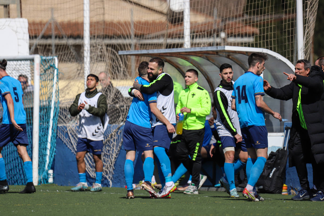 Fotos: Fiesta en Llano de Brujas por la vuelta del Plus Ultra a Tercera