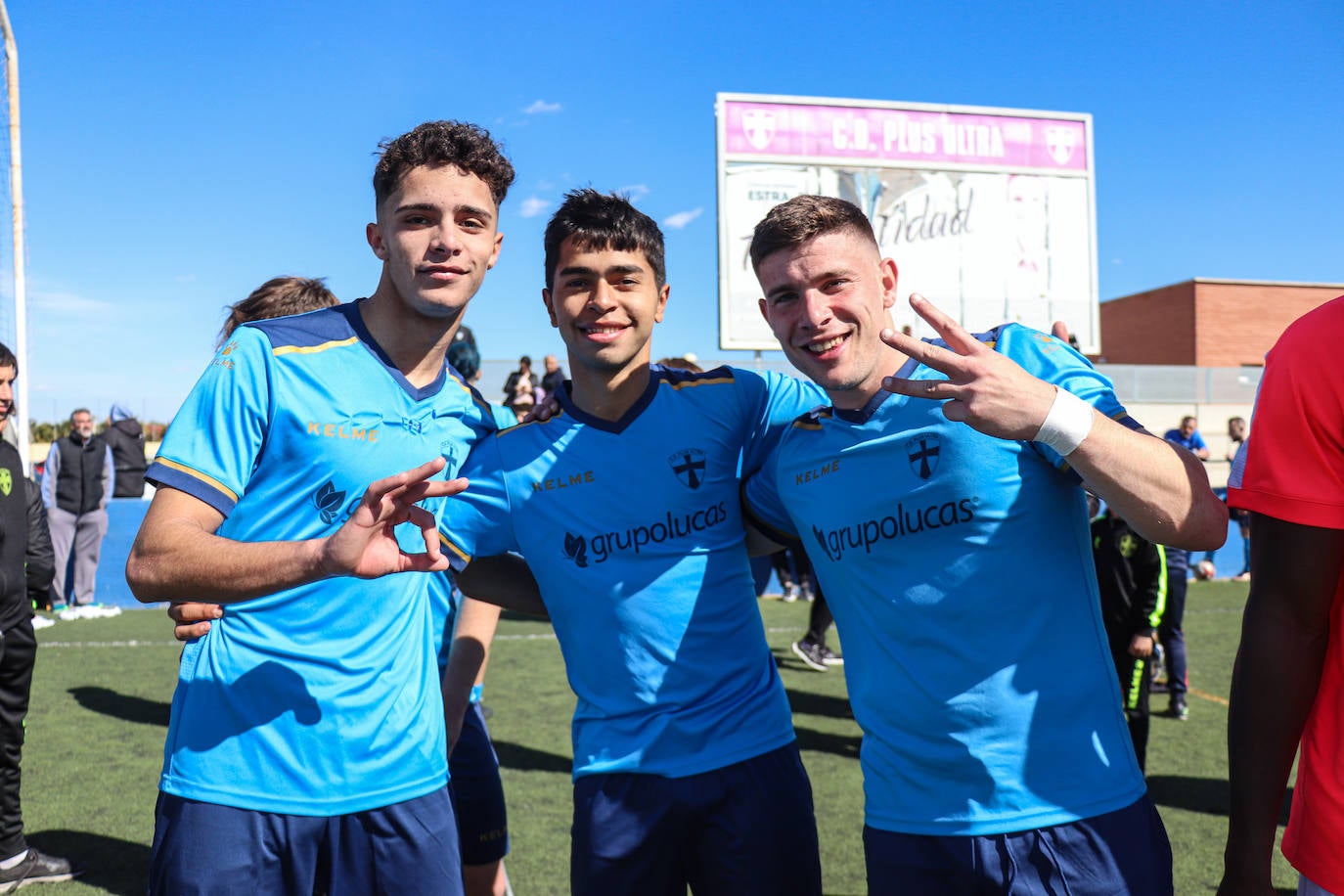 Fotos: Fiesta en Llano de Brujas por la vuelta del Plus Ultra a Tercera