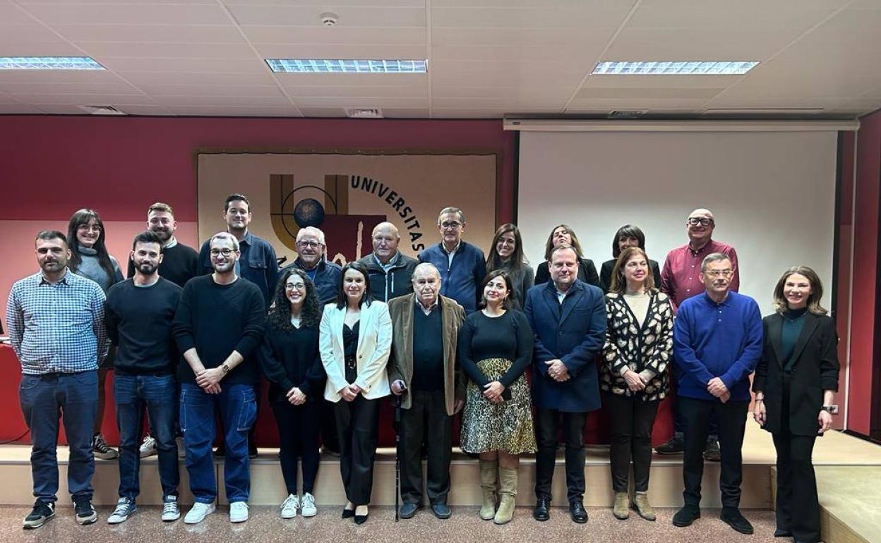 Foto de familia tras el cónclave de los socialistas oriolanos en el Campus de la UMH en Salesas. 