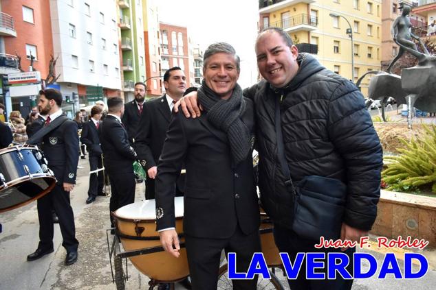 Galardonados por los colectivos festeros posan junto al autor del Cartel de Fiestas, José Manuel Puebla; el secretario general de la Comisión de Festejos, Simón Laborda; el hermano mayor de la Cofradía de la Vera Cruz, Luis Melgarejo; y el alcalde de Caravaca, José Francisco García. 