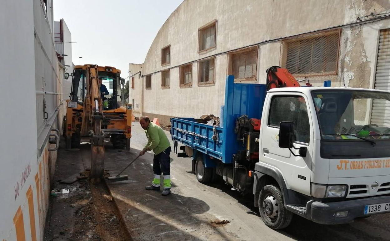 Trabajos en el polígono El Tapiado.