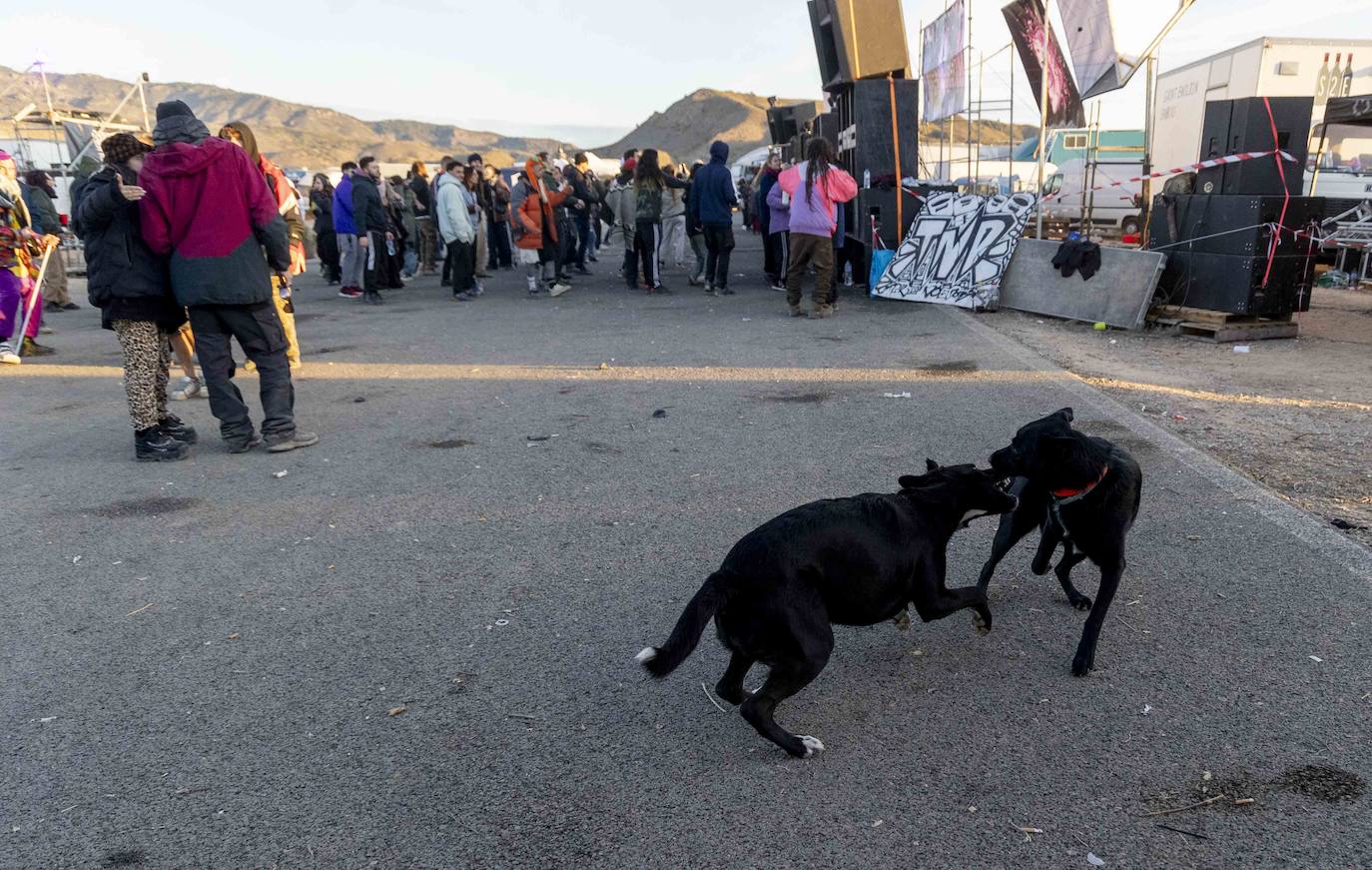 La fiesta ilegal que ya suma tres días en Fuente Álamo, en imágenes