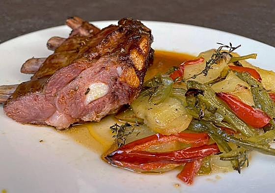 Costillar de ibérico adobado.