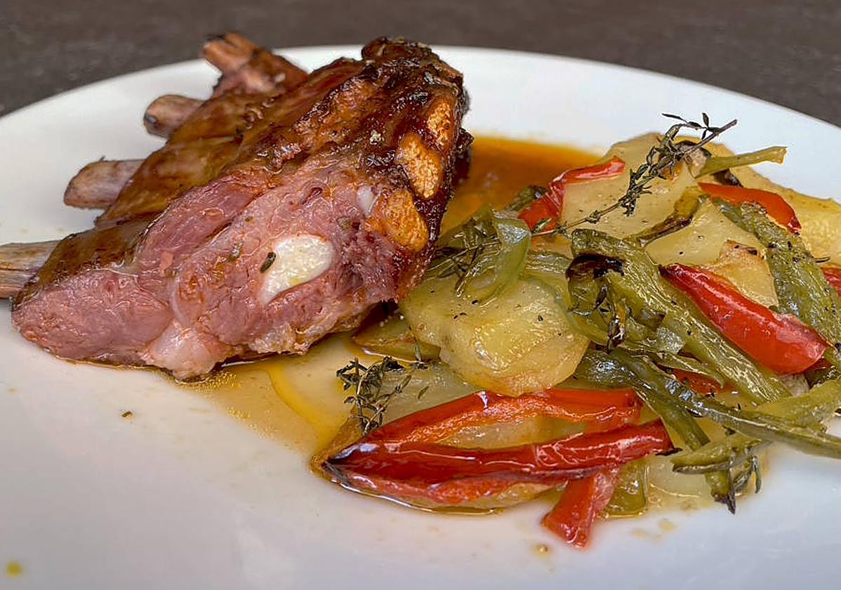 Costillar de ibérico adobado.