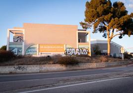 Parcela donde se ubicaría la nueva gasolinera, en la calle Miguel de Cervantes de Campoamor.