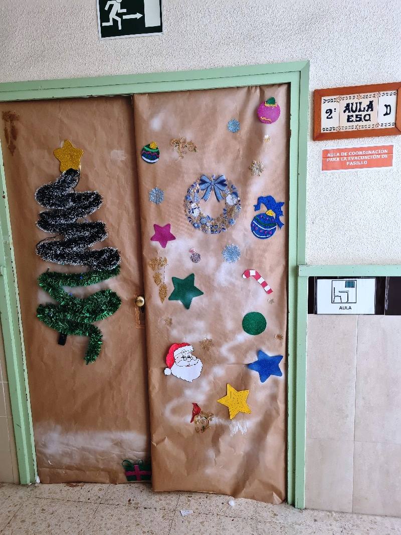 I Concurso de decoración de Puertas Navideñas en el IES San Juan de la Cruz en Caravaca