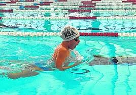 El joven y prometedor nadador Hugo Aroca, en acción.