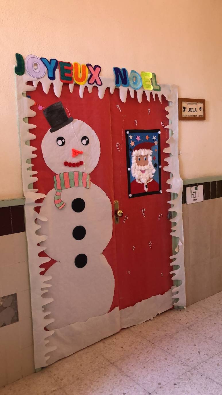 I Concurso de decoración de Puertas Navideñas en el IES San Juan de la Cruz en Caravaca