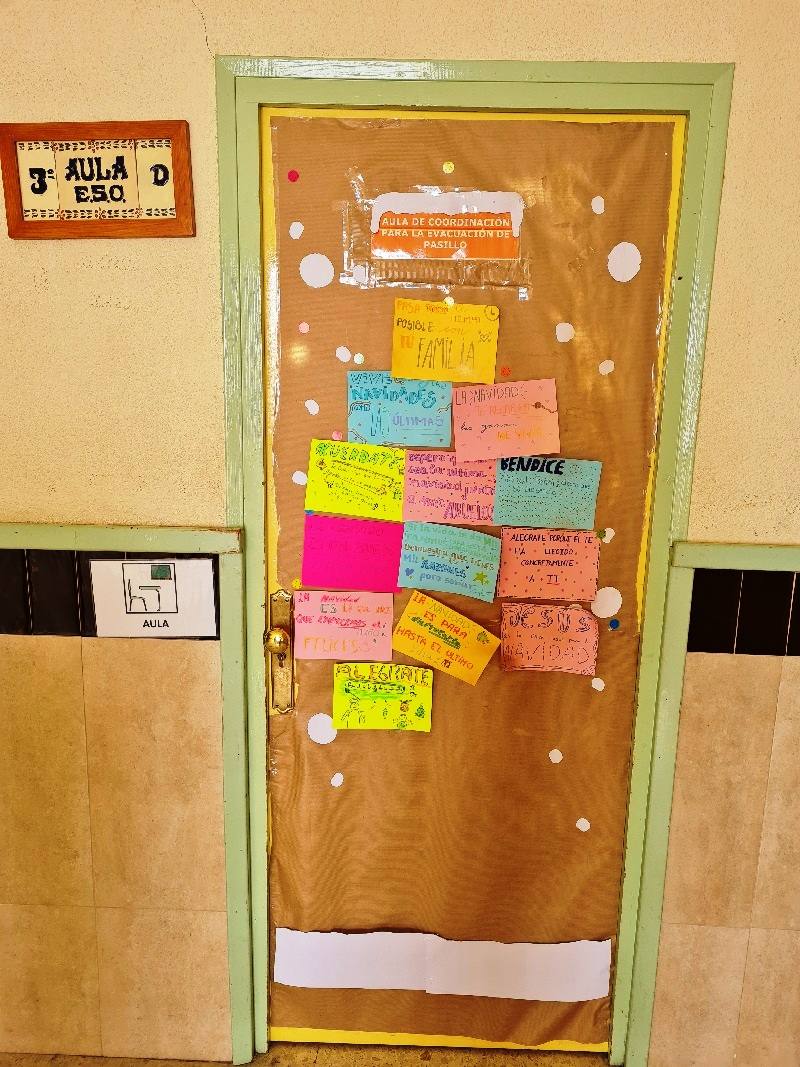 I Concurso de decoración de Puertas Navideñas en el IES San Juan de la Cruz en Caravaca