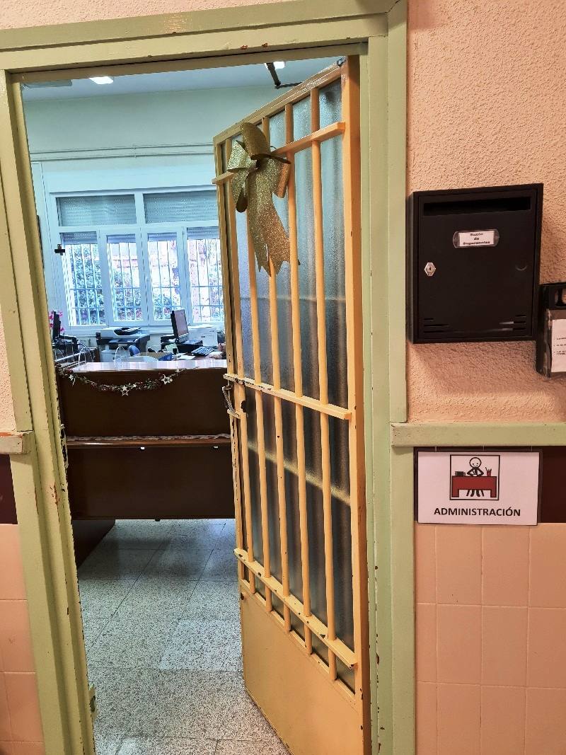 I Concurso de decoración de Puertas Navideñas en el IES San Juan de la Cruz en Caravaca