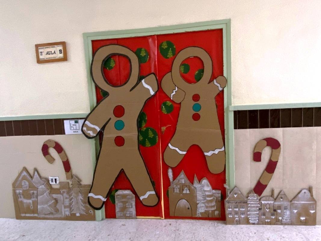 I Concurso de decoración de Puertas Navideñas en el IES San Juan de la Cruz en Caravaca