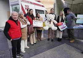Entrega de juguetes de los empleados de Limusa a Cruz Roja.