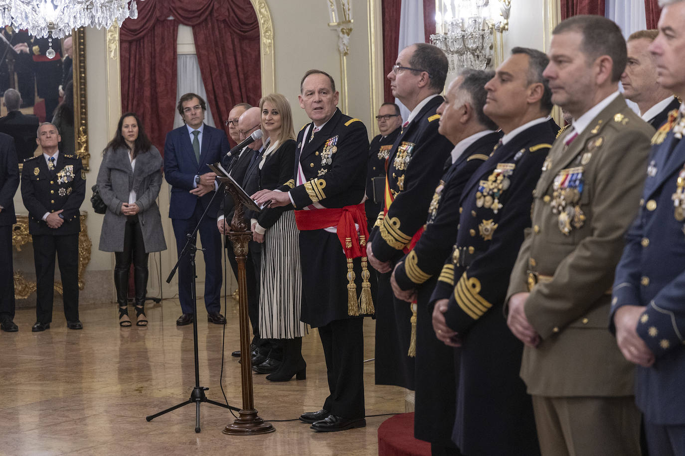 Desfile militar con motivo de la Pascua Militar en Cartagena, en imágenes