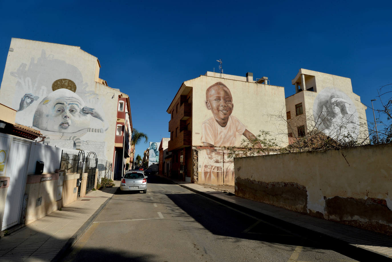 Los murales que colorean Los Alcázares, en imágenes