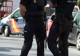 Dos agentes de la Policía Nacional, en una imagen de archivo.