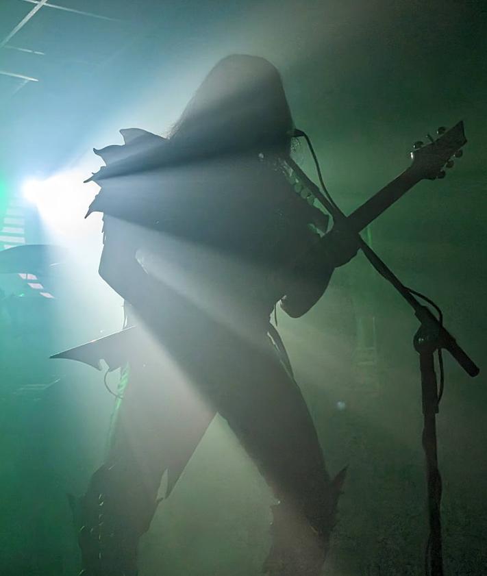 Imagen secundaria 2 - Abbath, durante su concierto en Murcia.