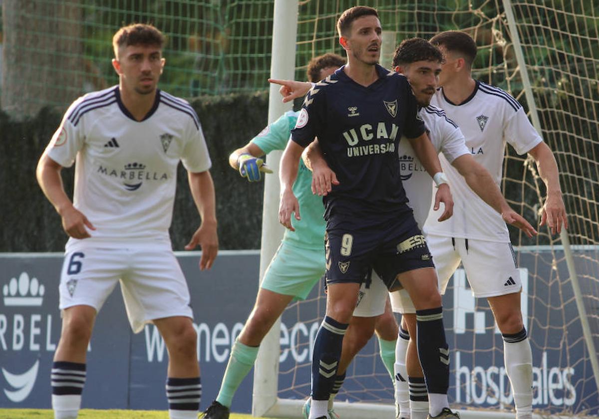 Imagen de archivo del UCAM Murcia CF - Marbella FC en una de las ocasiones en las que se han enfrentado.