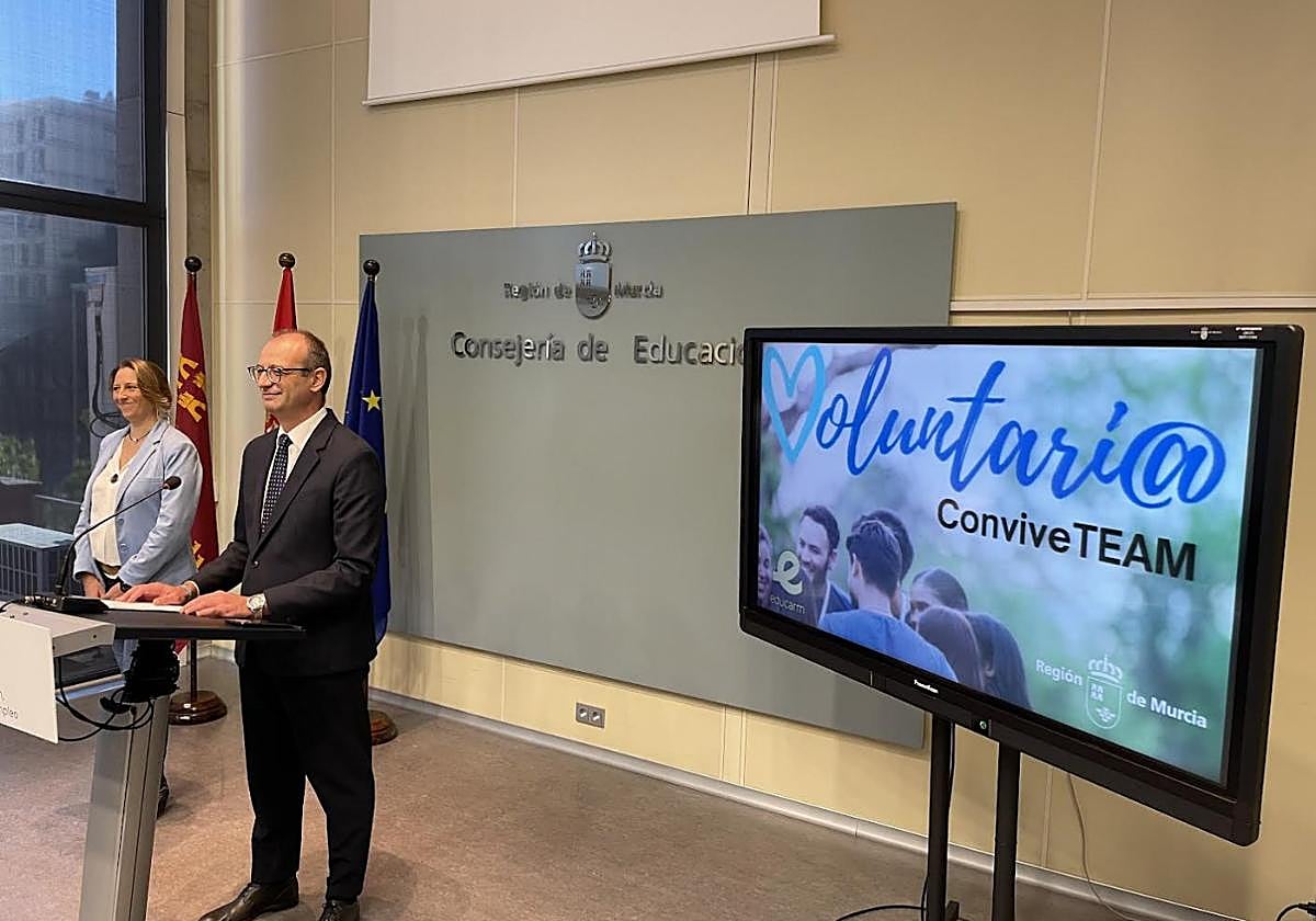 El consejero de Educación, Víctor Marín, durante la presentación del proyecto.