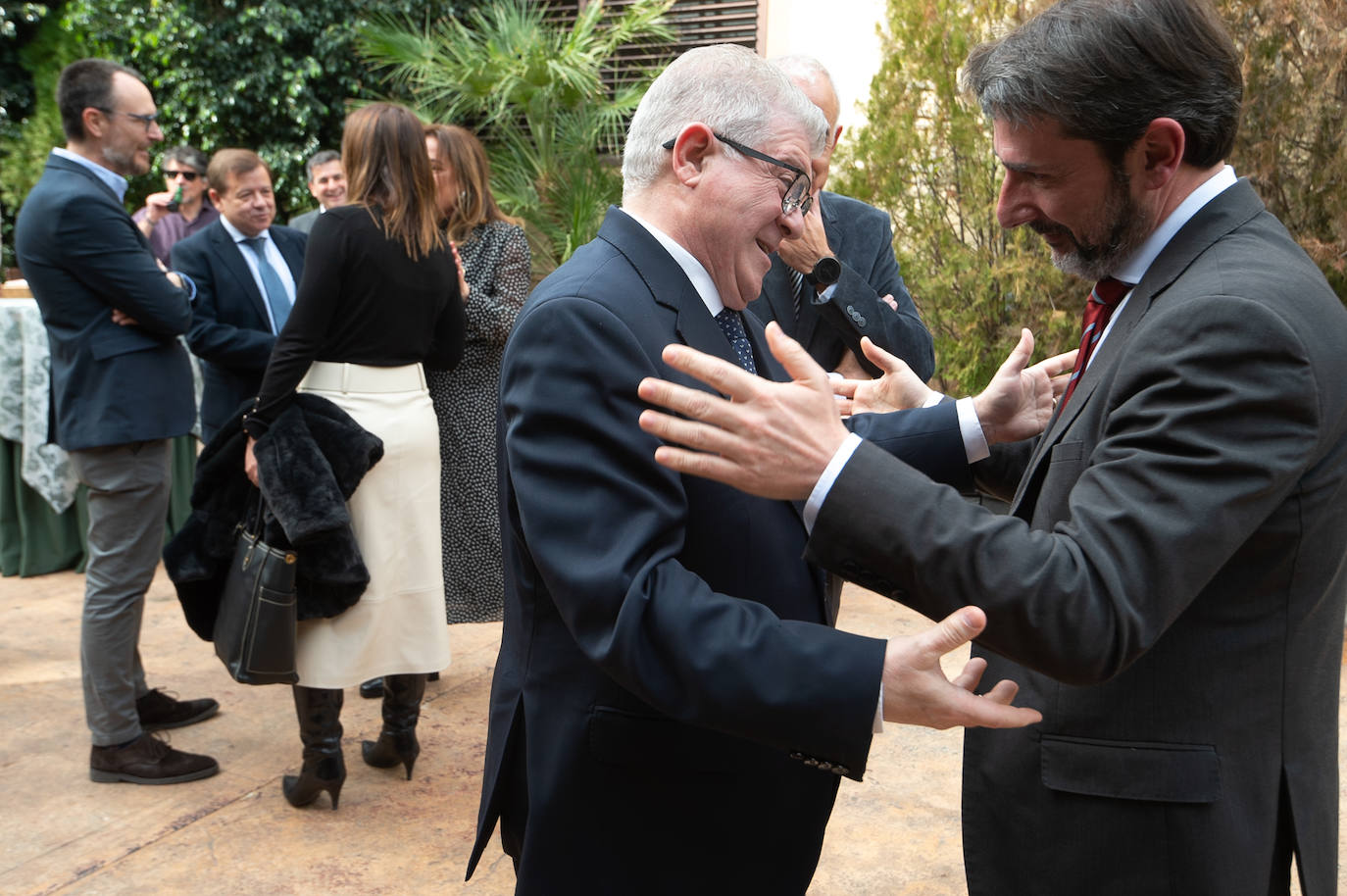 El murciano Cristóbal Belda participa en el foro-tertulia La Luz