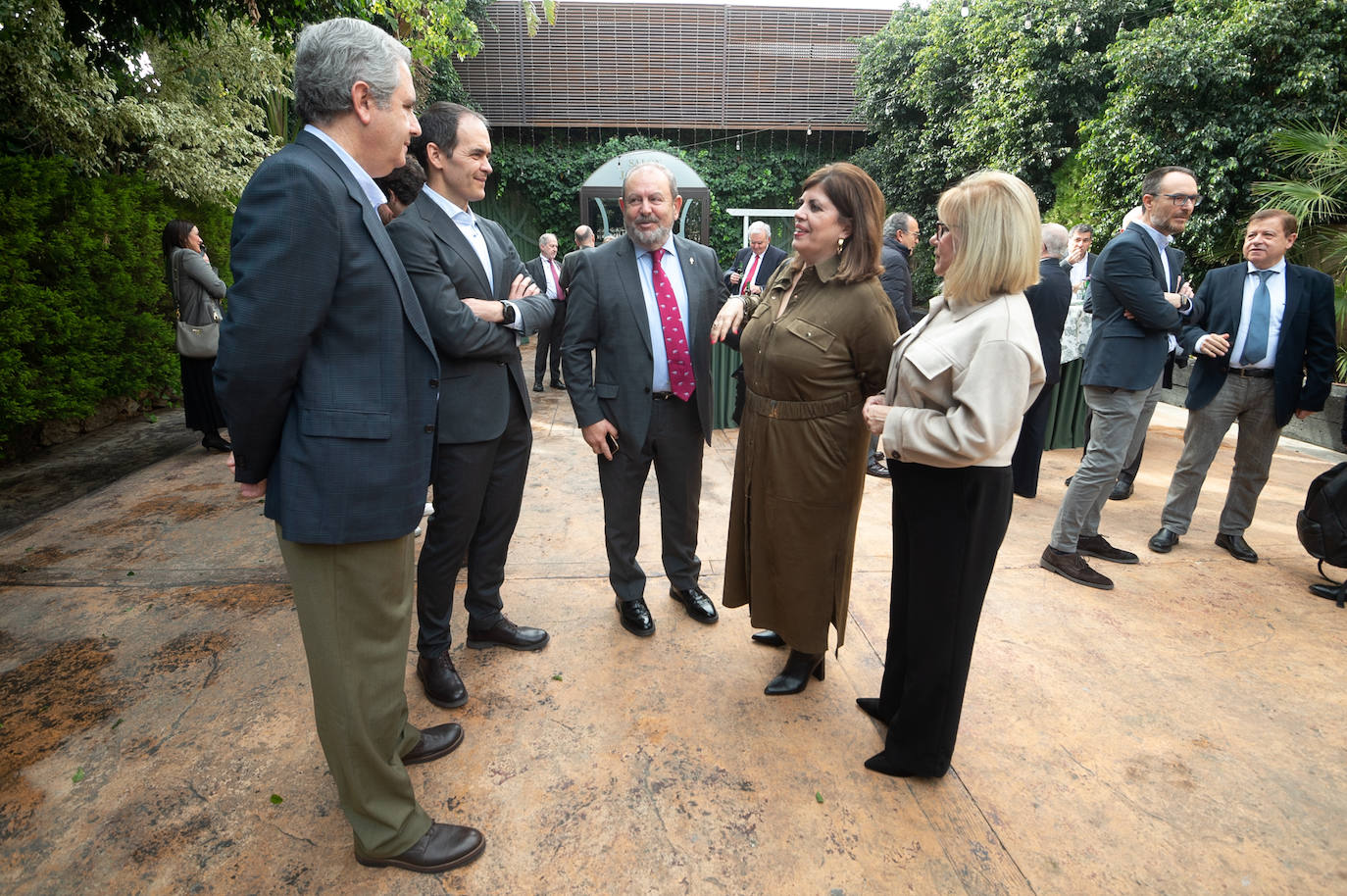 El murciano Cristóbal Belda participa en el foro-tertulia La Luz