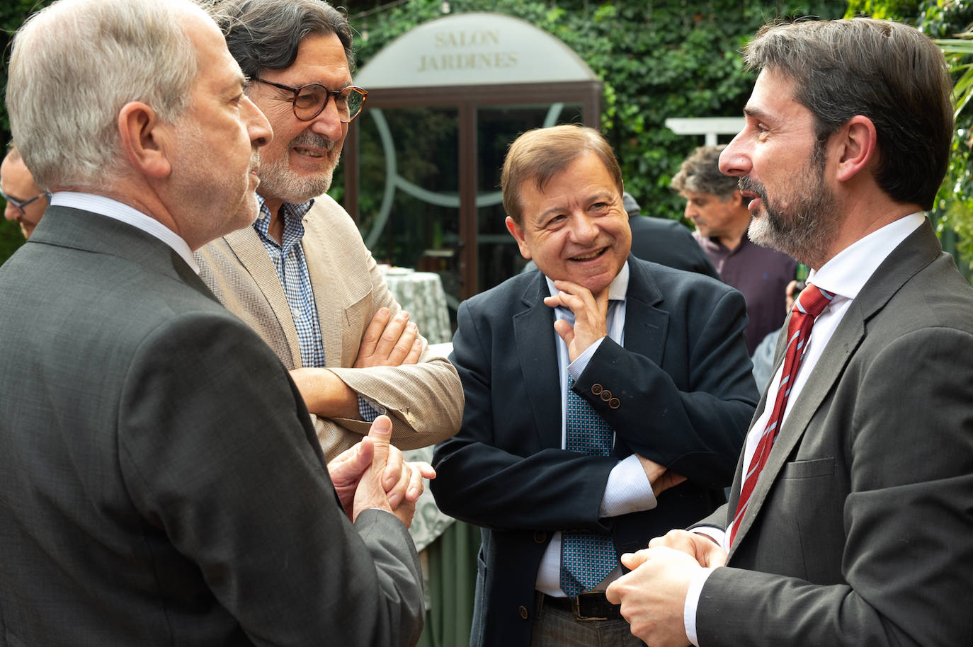 El murciano Cristóbal Belda participa en el foro-tertulia La Luz