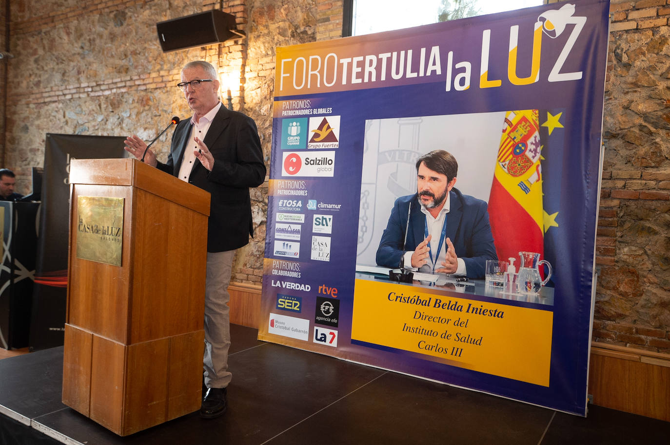 El murciano Cristóbal Belda participa en el foro-tertulia La Luz