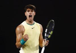 Carlos Alcaraz celebra un punto en el partido ante Gasquet.