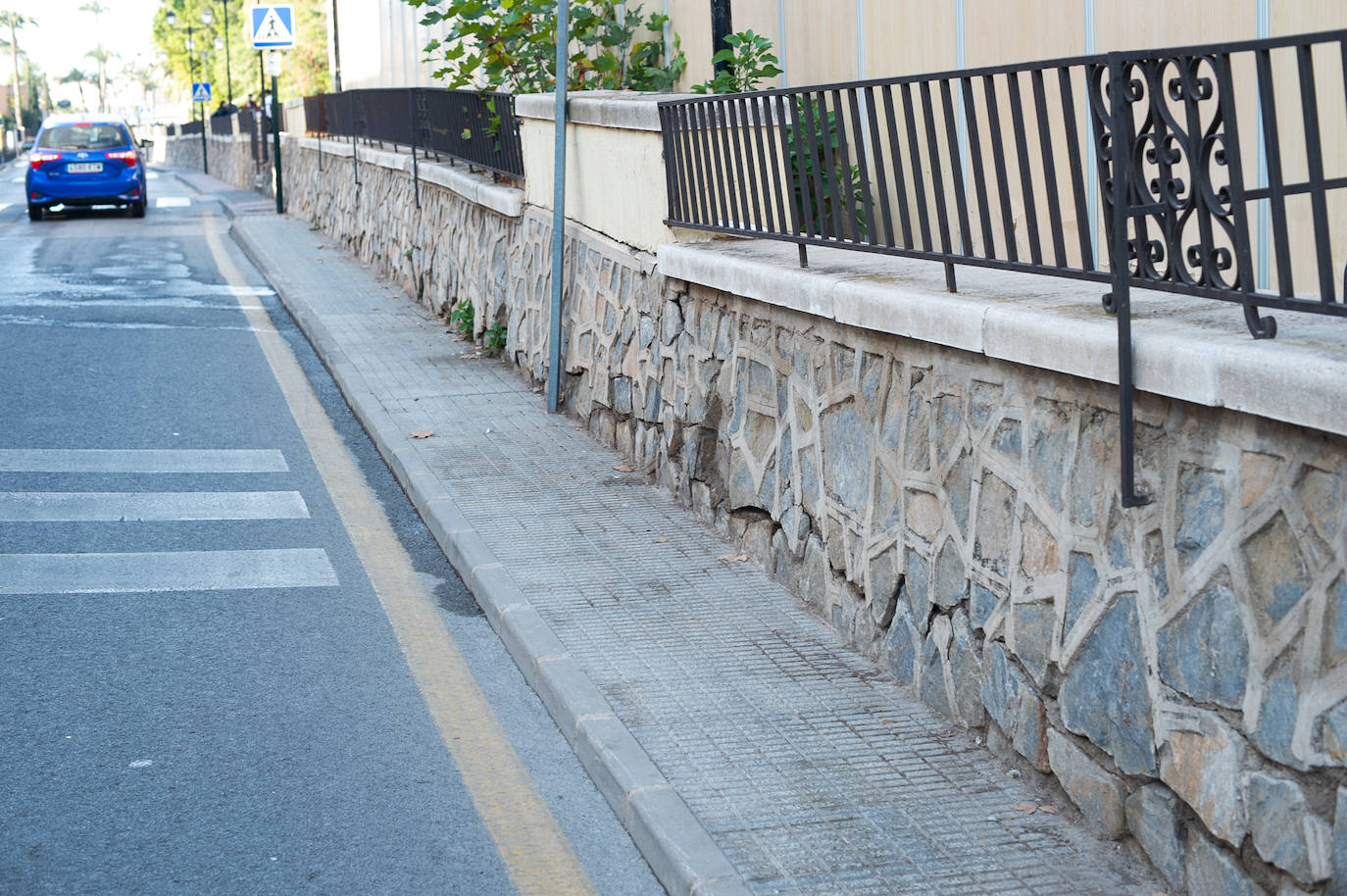 Las imágenes de las pintadas y desperfectos del Malecón de Murcia