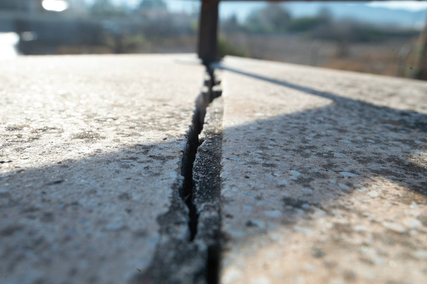 Las imágenes de las pintadas y desperfectos del Malecón de Murcia