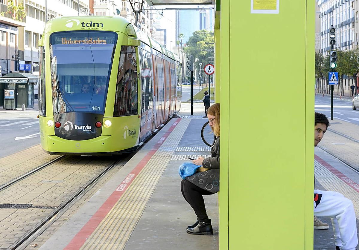 Parada del tranvía en la plaza Circular, en una imagen de archivo.