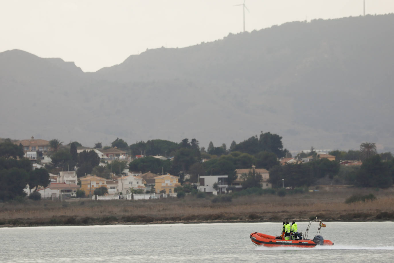 Imágenes de la búsqueda del joven desaparecido en el Mar Menor