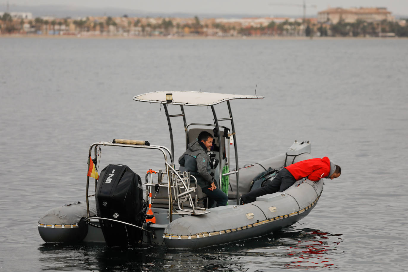 Imágenes de la búsqueda del joven desaparecido en el Mar Menor