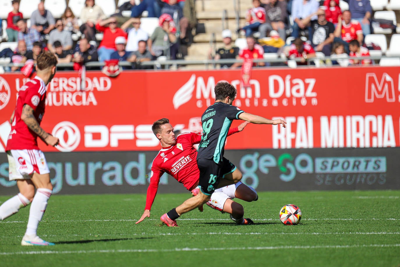 El Real Murcia gana en casa al Atlético Baleares