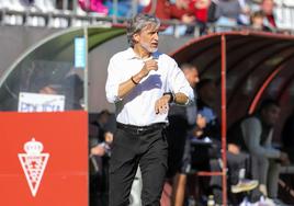 Pablo Alfaro, técnico del Real Murcia, durante el partido ante el Atlético Baleares.