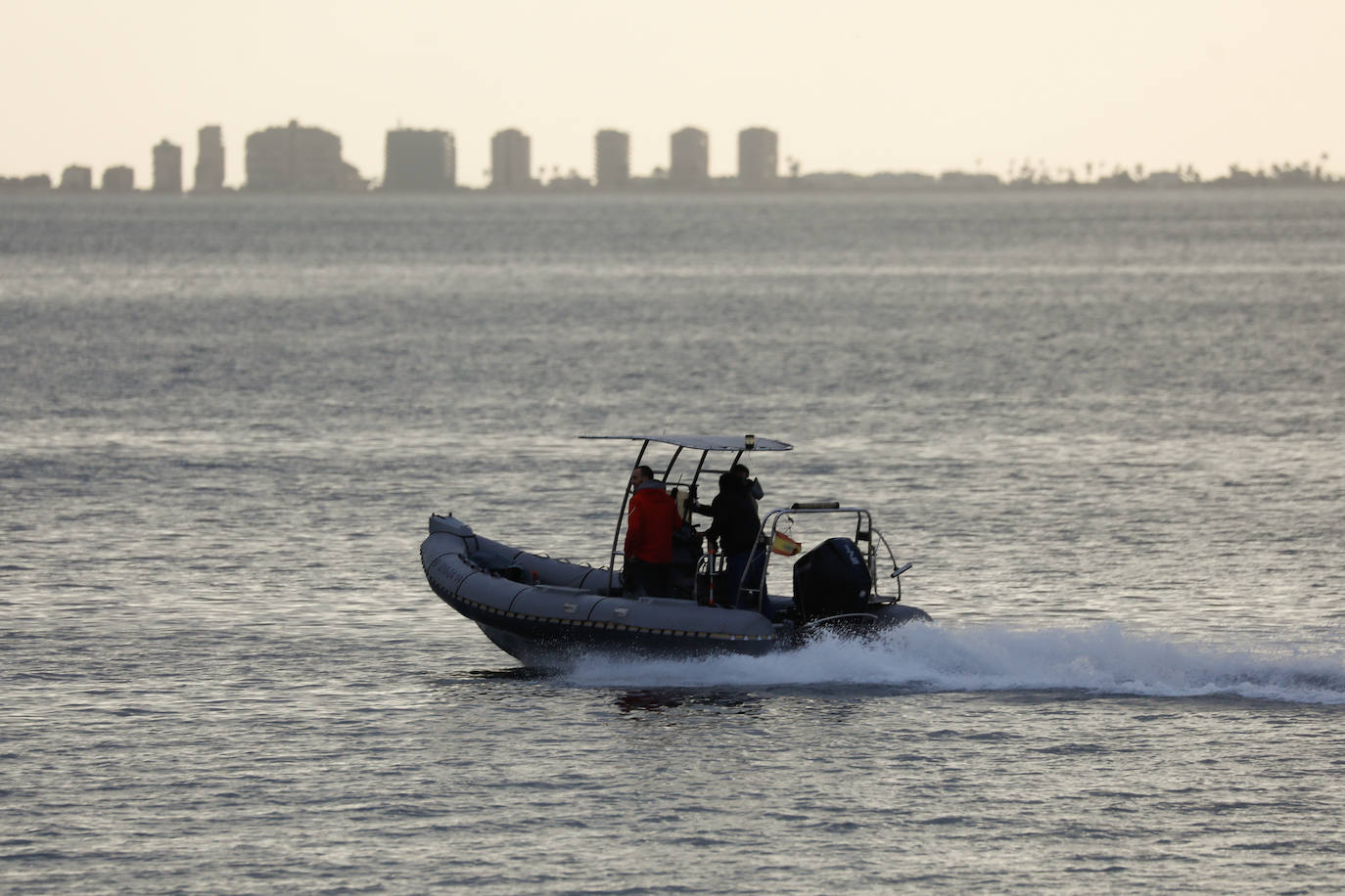 Imágenes de la búsqueda del joven desaparecido en el Mar Menor