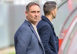 Javier Recio, director deportivo del Real Murcia, en la previa del encuentro del equipo grana ante el Baleares.