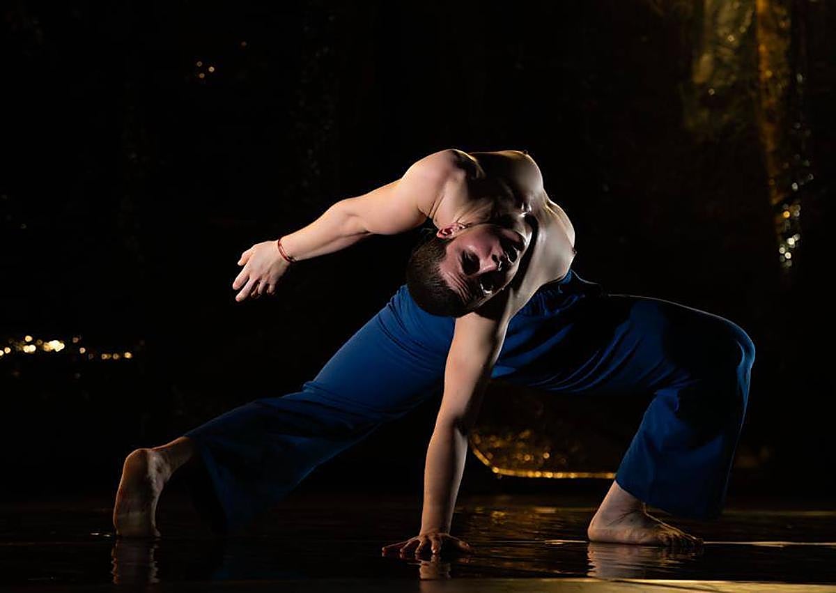 Imagen secundaria 1 - La bailarina y coreógrafa Andrea Carrión (Murcia, 1977) en un momento de su espectáculo 'Wanting', que estrena este jueves en Murcia. 