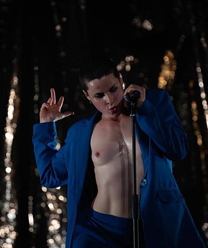 Imagen secundaria 2 - La bailarina y coreógrafa Andrea Carrión (Murcia, 1977) en un momento de su espectáculo 'Wanting', que estrena este jueves en Murcia. 