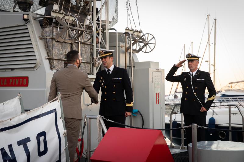 La visita de la patrullera de la Armada a Campoamor, en imágenes
