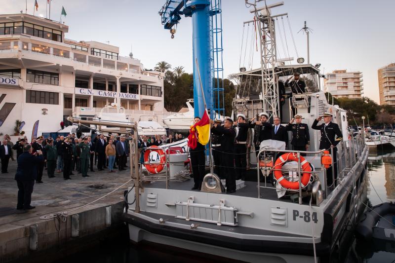 La visita de la patrullera de la Armada a Campoamor, en imágenes