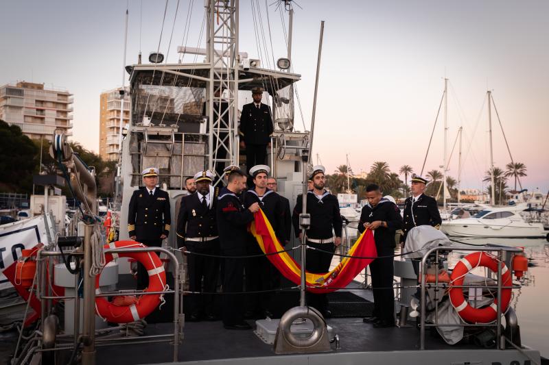 La visita de la patrullera de la Armada a Campoamor, en imágenes