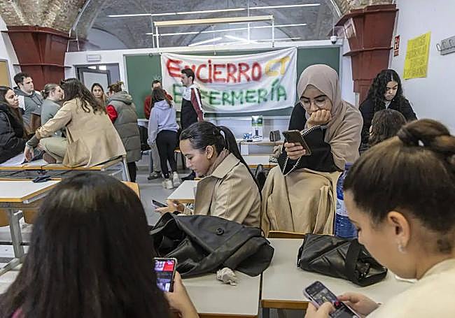 Las imágenes del encierro de los alumnos de Enfermería de Cartagena.