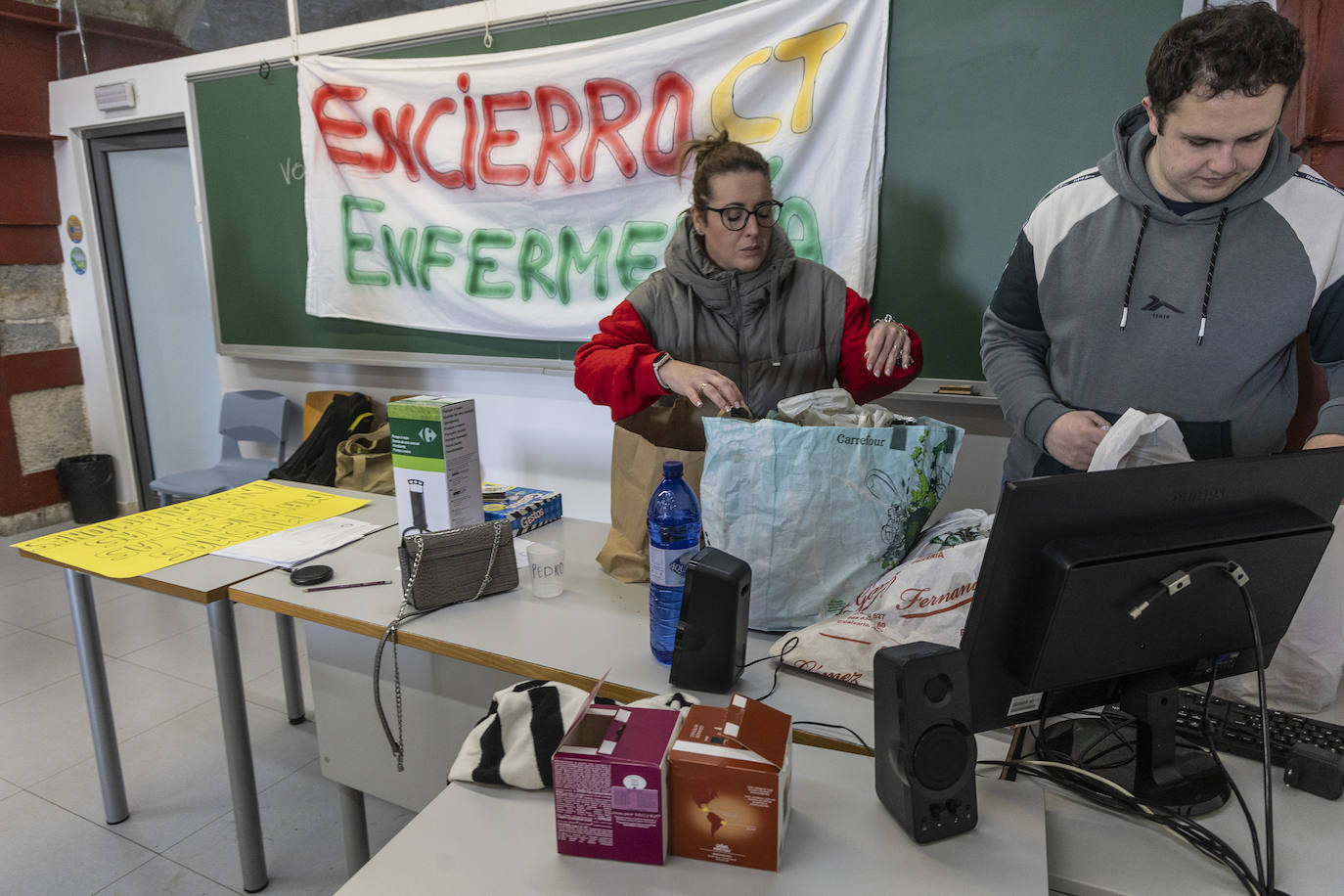Las imágenes del encierro de los alumnos de Enfermería de Cartagena