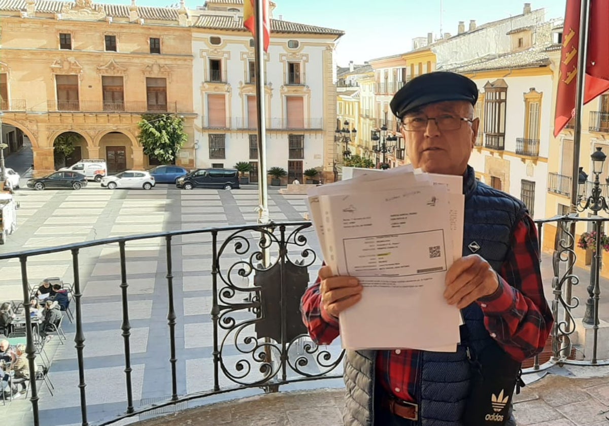 El paciente Pedro García muestra su cita con el neumólogo para el 6 de mayo de 2025.