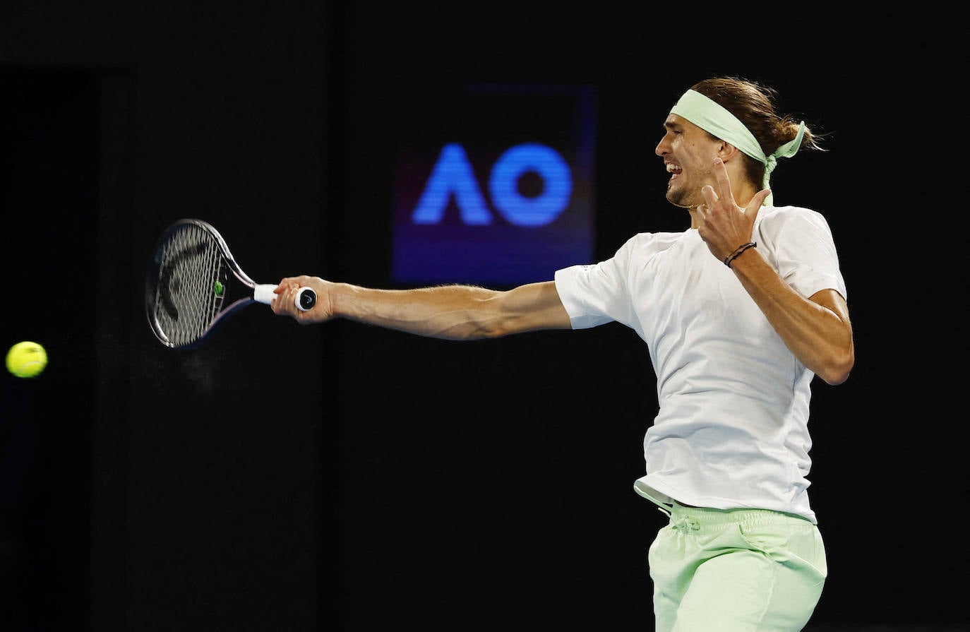 La derrota de Alcaraz ante Zverev en el Open de Australia, en imágenes